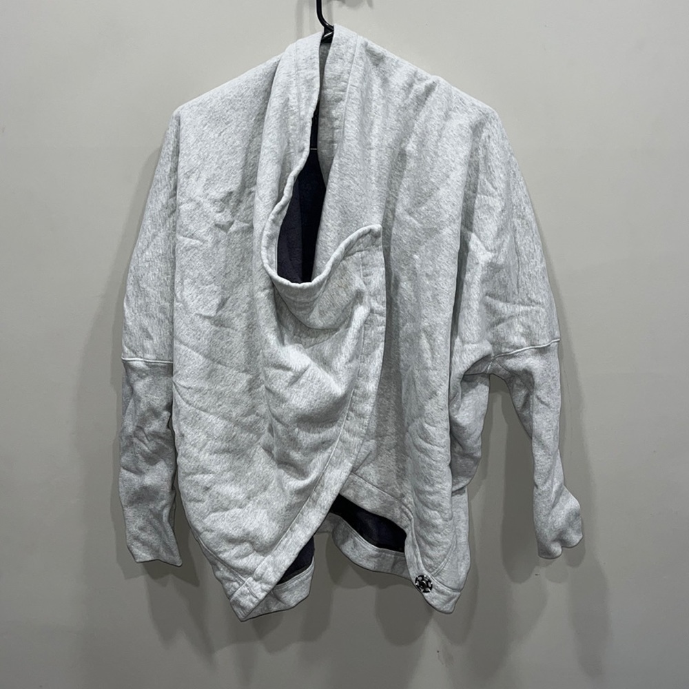 Lululemon savasana wrap sweater  size 6